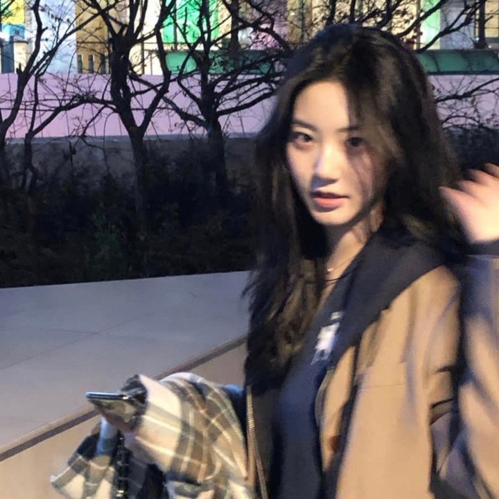 她今天有点奇怪